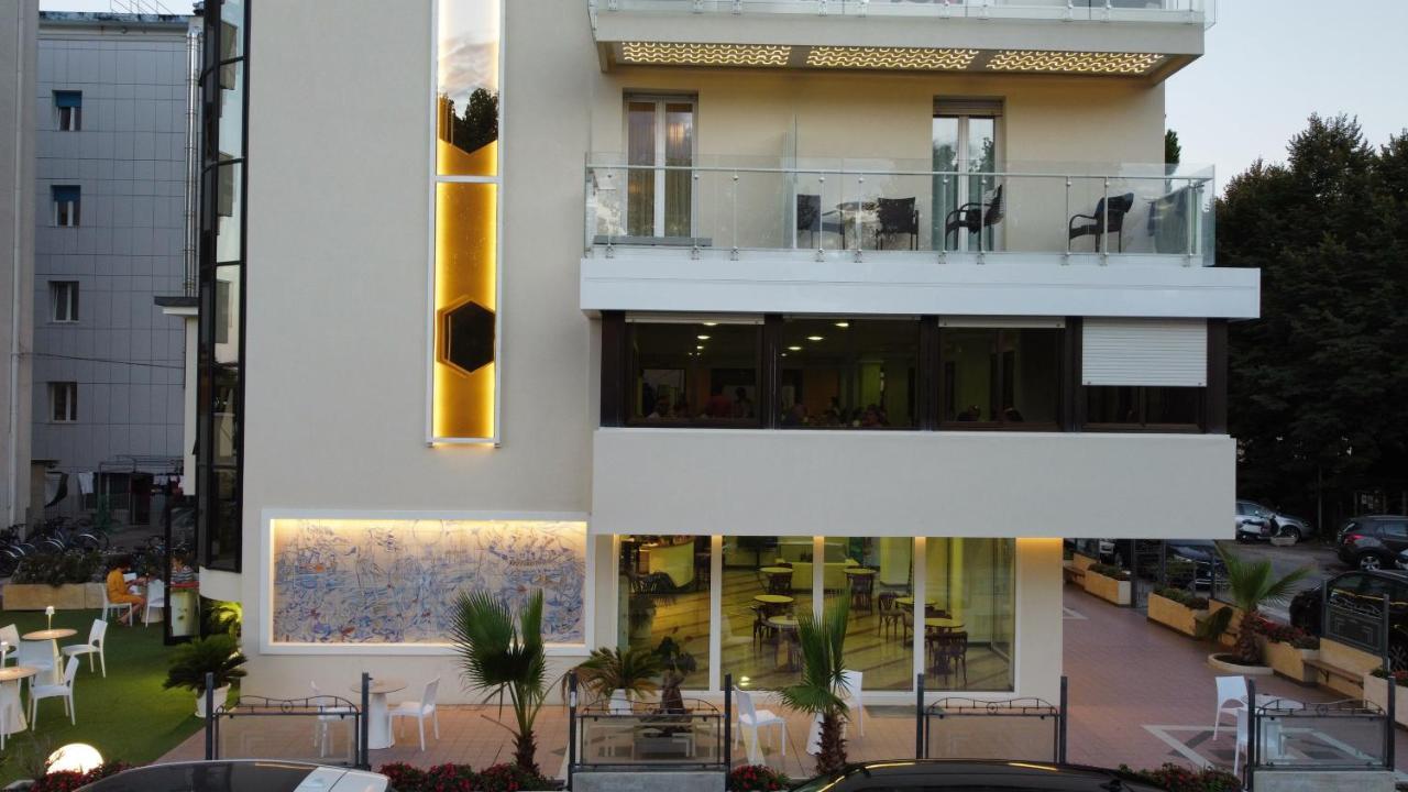 Solemare Hotel E Residence Misano Adriatico Extérieur photo